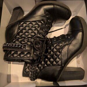 G by Guess Black Quilted Lace-Up Heeled Boots – Size 9M